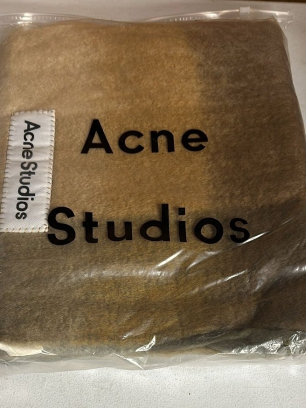 Acne Studios scarf - Picture 3 of 3